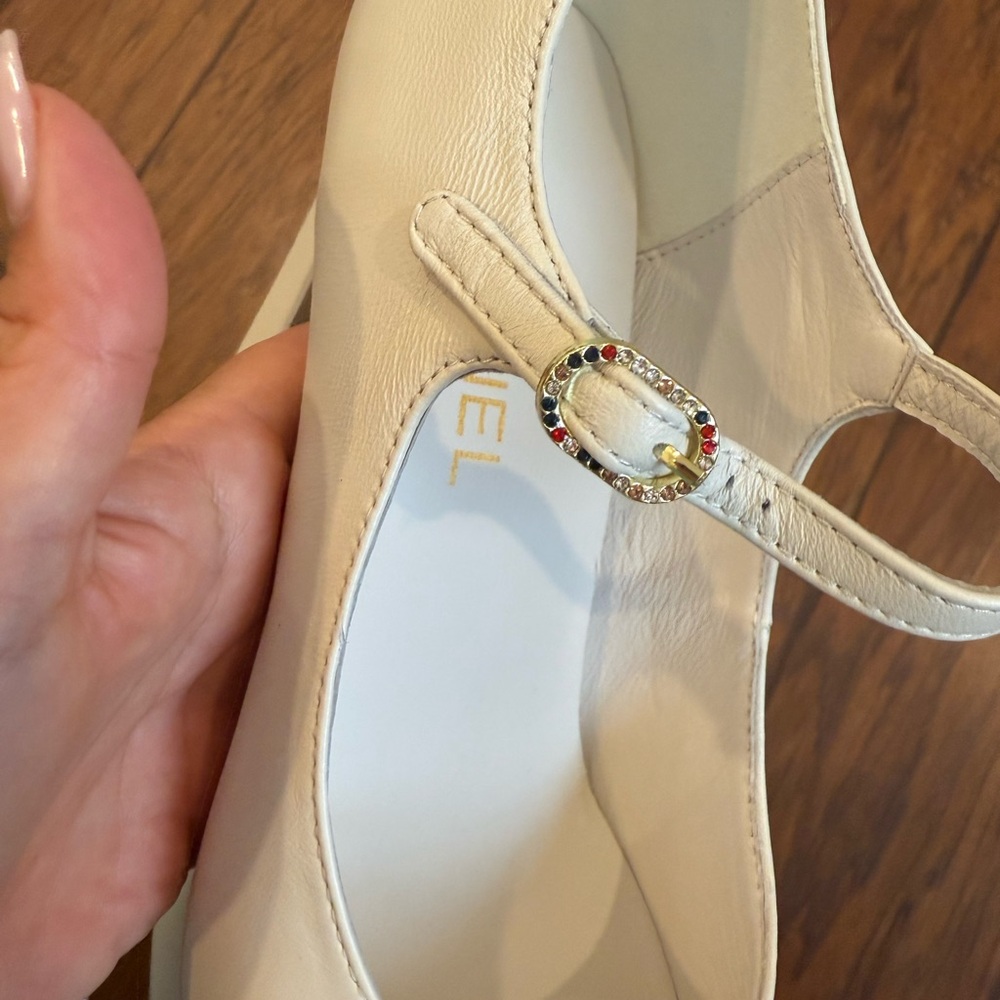 CC Women's Cream and Black Platform Heels - Picture 7 of 9